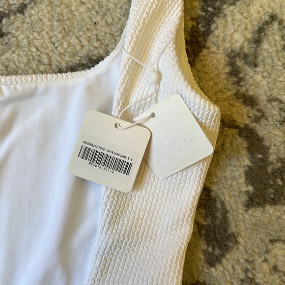 Monday Swimwear Sardinia White Sand Crinkle One Piece NWT - Picture 3 of 4